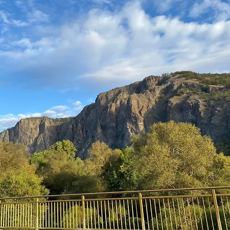 Am Fluss. Baubiologisch Renoviert. *