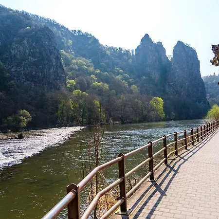 Holiday home Am Fluss. Baubiologisch Renoviert.