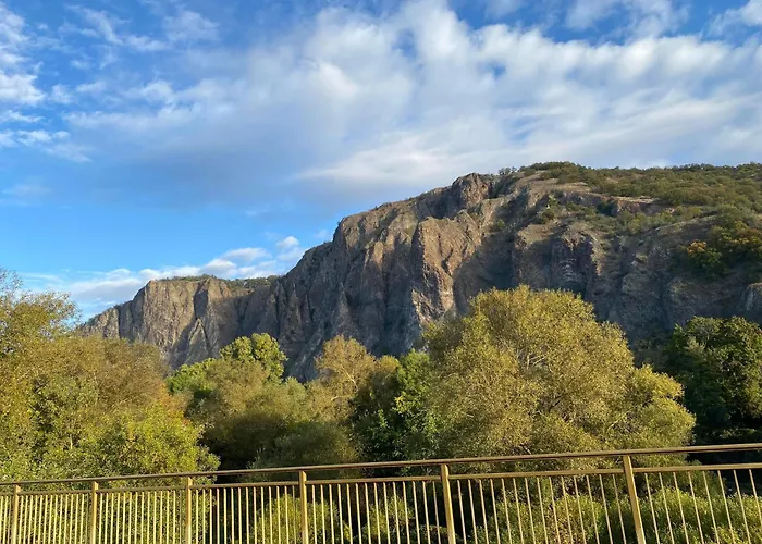 Am Fluss. Baubiologisch Renoviert. *