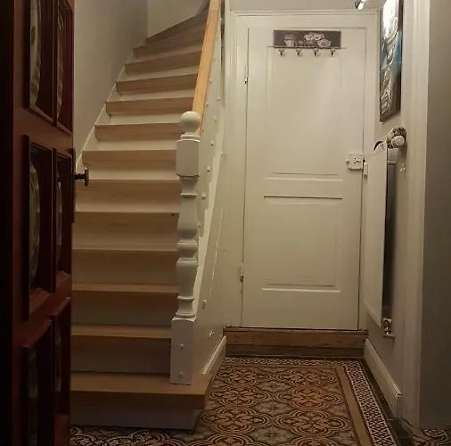 Am Fluss. Baubiologisch Renoviert. *