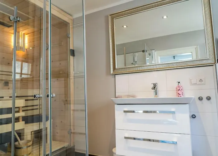 Am Fluss. Baubiologisch Renoviert. *